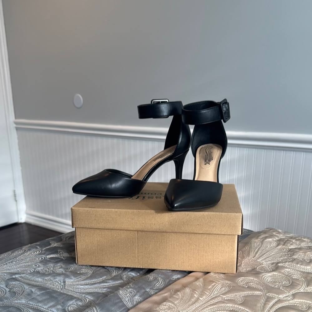 Cityclassified Black Heels with Ankle Strap